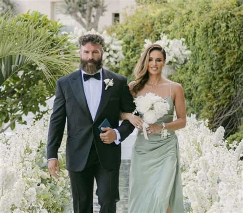 Daniel Bilzerian and his better half are seen next to one another in the viral photo, dressed as though they were a pair. . Dan bilzerian wife instagram